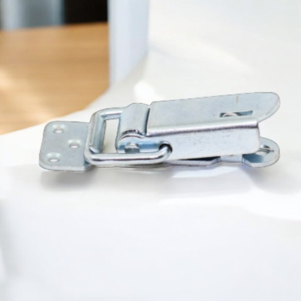 Замок для ящиков 66,4*55,9 мм., цинк / Надежный и долговечный